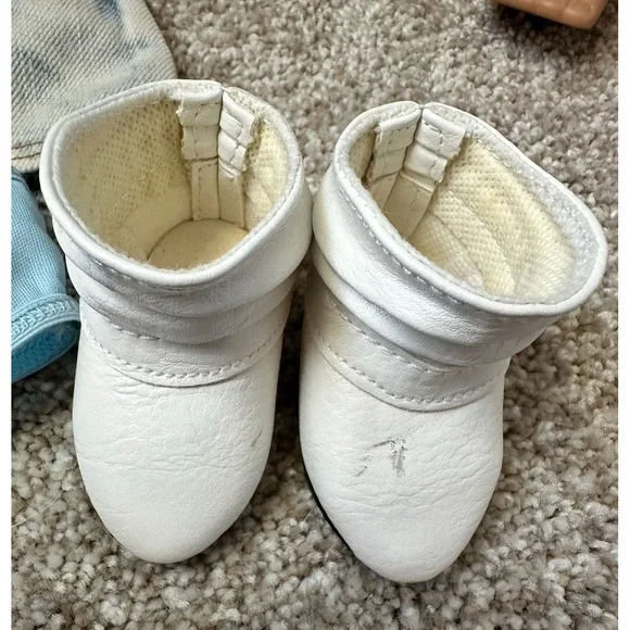 American Girl Doll- Courtney with Blue Top and Denim Skirt - Picture 13 of 16